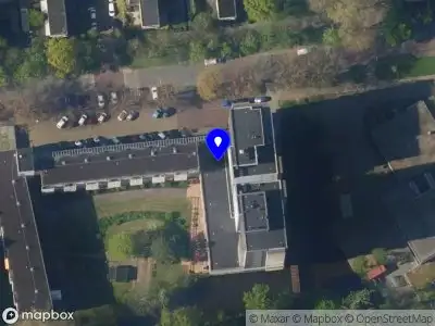 Ambulance met grote spoed naar de Apollotoren in Leiden