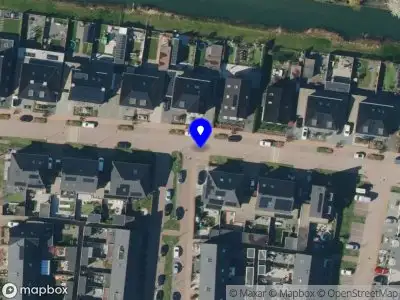 Politie naar de Kievit in Maurik vanwege voertuigen te water