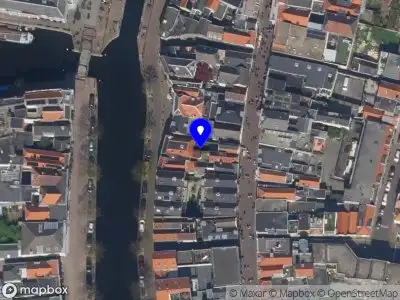 Ambulance met grote spoed naar de Lange Haven in Schiedam
