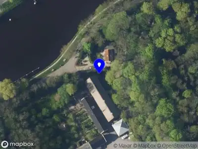 Brandweer met grote spoed naar de Cronesteyn in Leiden vanwege voertuigbrand