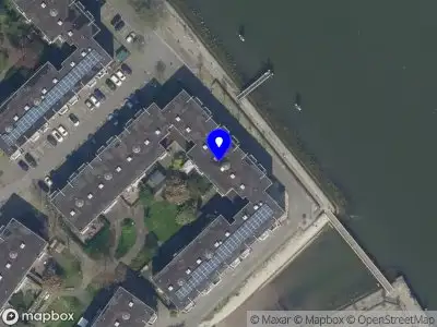 Ambulance met grote spoed naar de Feijenoordkade in Rotterdam