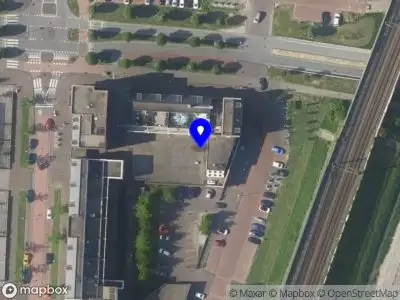 Politie naar de Hongarijeplaats in Almere