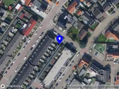 Ambulance met grote spoed naar de Van Heesenstraat in 's-Gravendeel
