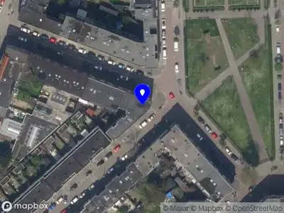 Ambulance met grote spoed naar de Borselaarstraat in Rotterdam