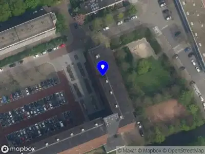 Ambulance met grote spoed naar de Herman Heyermanslaan in Delft