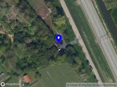 112 melding Politie naar de Nieuwe Graafsteeg in Tricht vanwege voertuigen te water