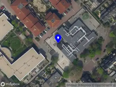 Ambulance met grote spoed naar de Van Alphenplein in Leiderdorp