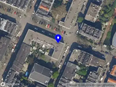 Ambulance met grote spoed naar de 1e Jerichostraat in Rotterdam