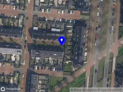 Ambulance met grote spoed naar de Joop Moesmanpad in Rotterdam