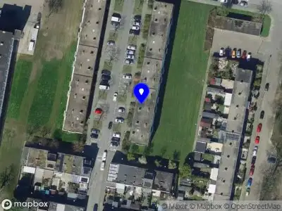 Ambulance met gepaste spoed naar de Ellewoutsdijkstraat in Rotterdam