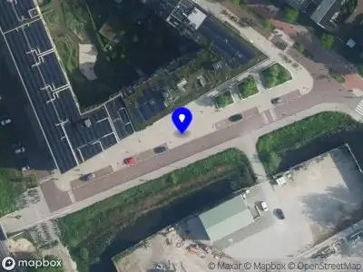 Ambulance met grote spoed naar de Lindenhoevestraat in Amsterdam