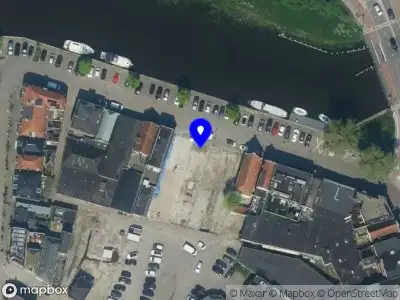 Brandweer met gepaste spoed naar de Beemsterburgwal in Purmerend vanwege waarnemen gaslucht