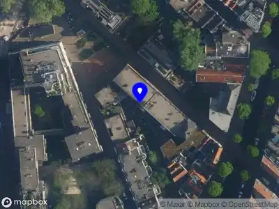 Ambulance met grote spoed naar de Dijkdwarsstraat in Amsterdam