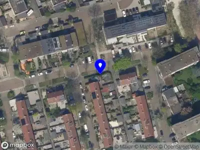 Ambulance met grote spoed naar de Van Limburg Stirumstraat in Vlaardingen