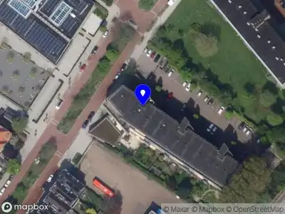 Ambulance met grote spoed naar de Swammerdampad in Leiden