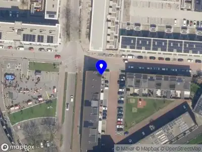 Ambulance met gepaste spoed naar de Joop den Uyllaan in Schiedam