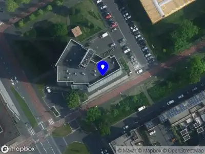 Ambulance met grote spoed naar de Klieverink in Amsterdam