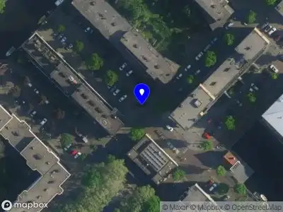 Ambulance met gepaste spoed naar de Tweede Wittenburgerdwarsstraat in Amsterdam