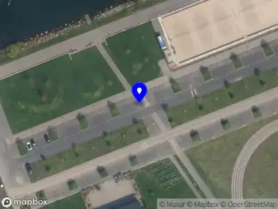 Ambulance met grote spoed naar de Kosboulevard in Rotterdam