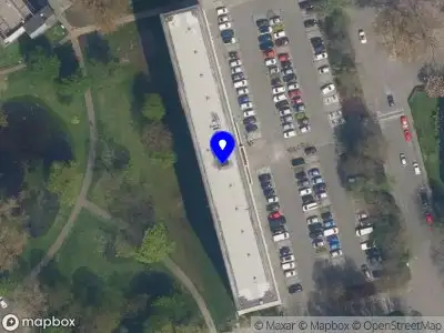 Ambulance met gepaste spoed naar de Zernikeplaats in Rotterdam