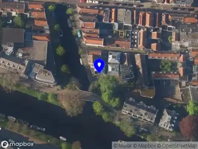Ambulance met gepaste spoed naar de Consciëntieplein in Leiden