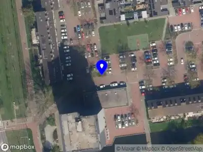 Ambulance met grote spoed naar de Heijermansplein in Schiedam