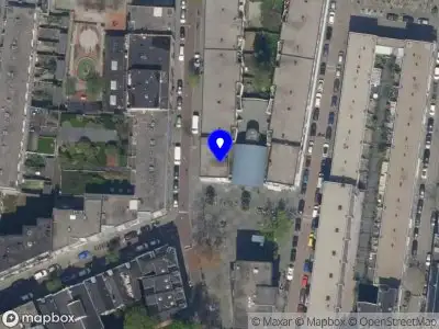 Ambulance met grote spoed naar de Van Speykstraat in Rotterdam