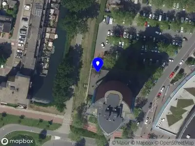 Ambulance met grote spoed naar de Van Eesterenplein in Dordrecht