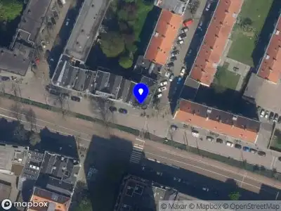 Ambulance met gepaste spoed naar de Oostzeedijk Beneden in Rotterdam