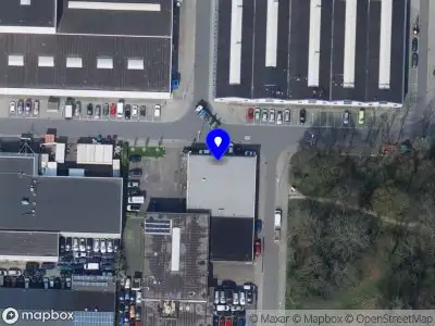 Brandweer met grote spoed naar de Marconiweg in Dordrecht vanwege middelgrote brand