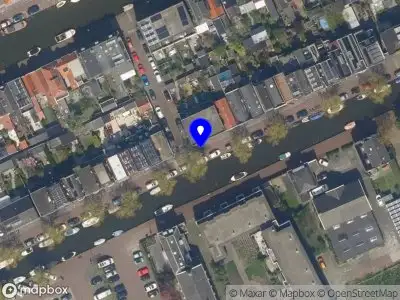 Ambulance met grote spoed naar de Groen van Prinstererkade in Maassluis