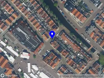 Ambulance met gepaste spoed naar de Dwarsstraat in Volendam