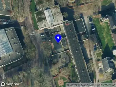 Brandweer met grote spoed naar de Engelsstraat in Vriezenveen vanwege gebouwbrand