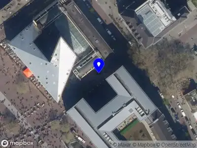 Ambulance met grote spoed naar de Librijesteeg in Rotterdam