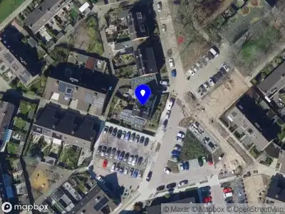 Ambulance met grote spoed naar de Tjalk in Barendrecht