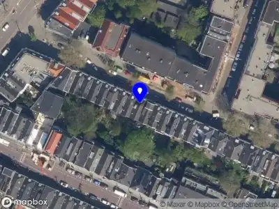 Ambulance met grote spoed naar de Gerard Scholtenstraat in Rotterdam