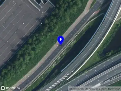 Ambulance met grote spoed naar de Amsterdam-Bataviaweg in Schiphol