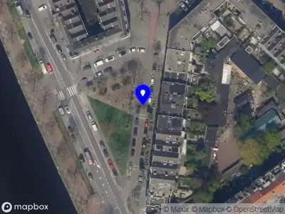 Ambulance met gepaste spoed naar de Samuel Mullerplein in Rotterdam