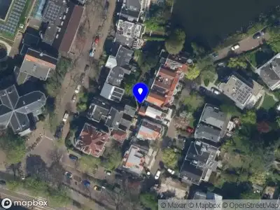 Ambulance met grote spoed naar de Vijverweg in Rotterdam