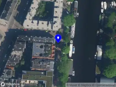 Ambulance met gepaste spoed naar de Nieuwe Teertuinen in Amsterdam