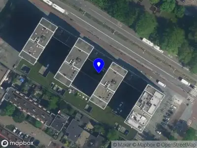 Ambulance met grote spoed naar de Albatrospad in Amsterdam