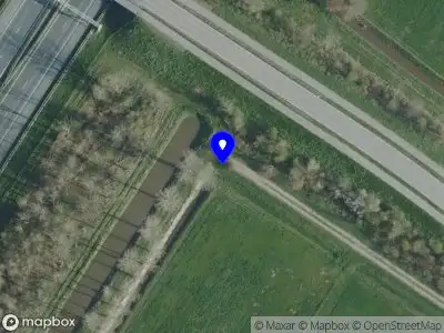 Politie naar de Groene Heuvels in Ewijk vanwege voertuigen te water