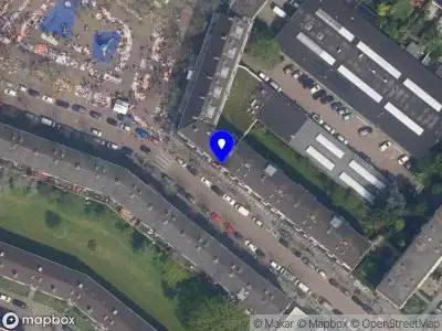 Ambulance met grote spoed naar de Peppelweg in Rotterdam