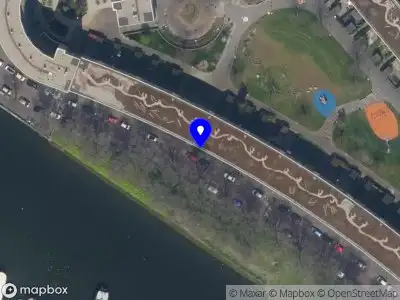 Ambulance met gepaste spoed naar de Stootblok in Rotterdam