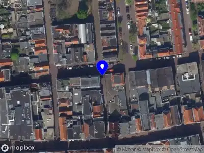Brandweer met gepaste spoed naar de Schagensteeg in Leiden vanwege stankoverlast