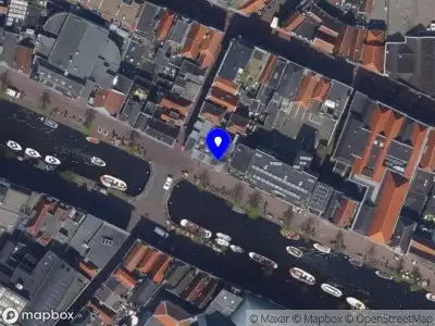 Ambulance met grote spoed naar de Stille Rijn in Leiden