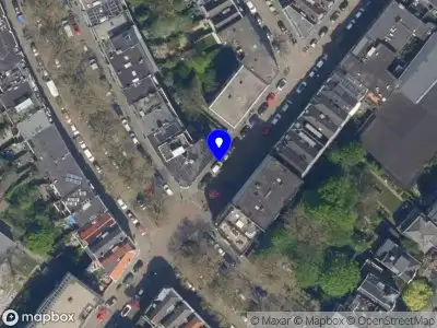 Ambulance met grote spoed naar de Schiebroekselaan in Rotterdam