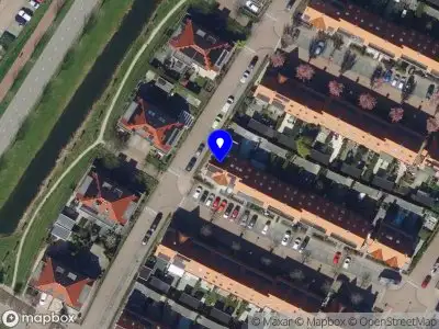 Ambulance met grote spoed naar de Riedermeet in Barendrecht