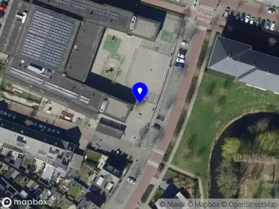 Ambulance met grote spoed naar de Vrijenburglaan in Barendrecht