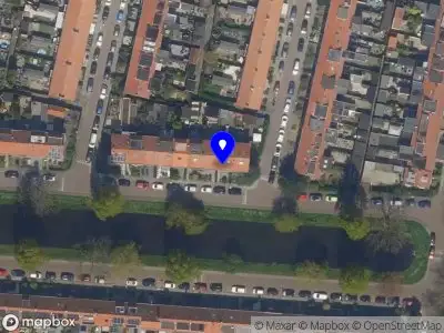 Ambulance met gepaste spoed naar de Surinamesingel in Vlaardingen